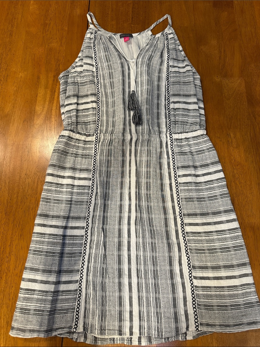 Vince Camuto black and white midi romper size  medium. Fully lined. Front tie.
